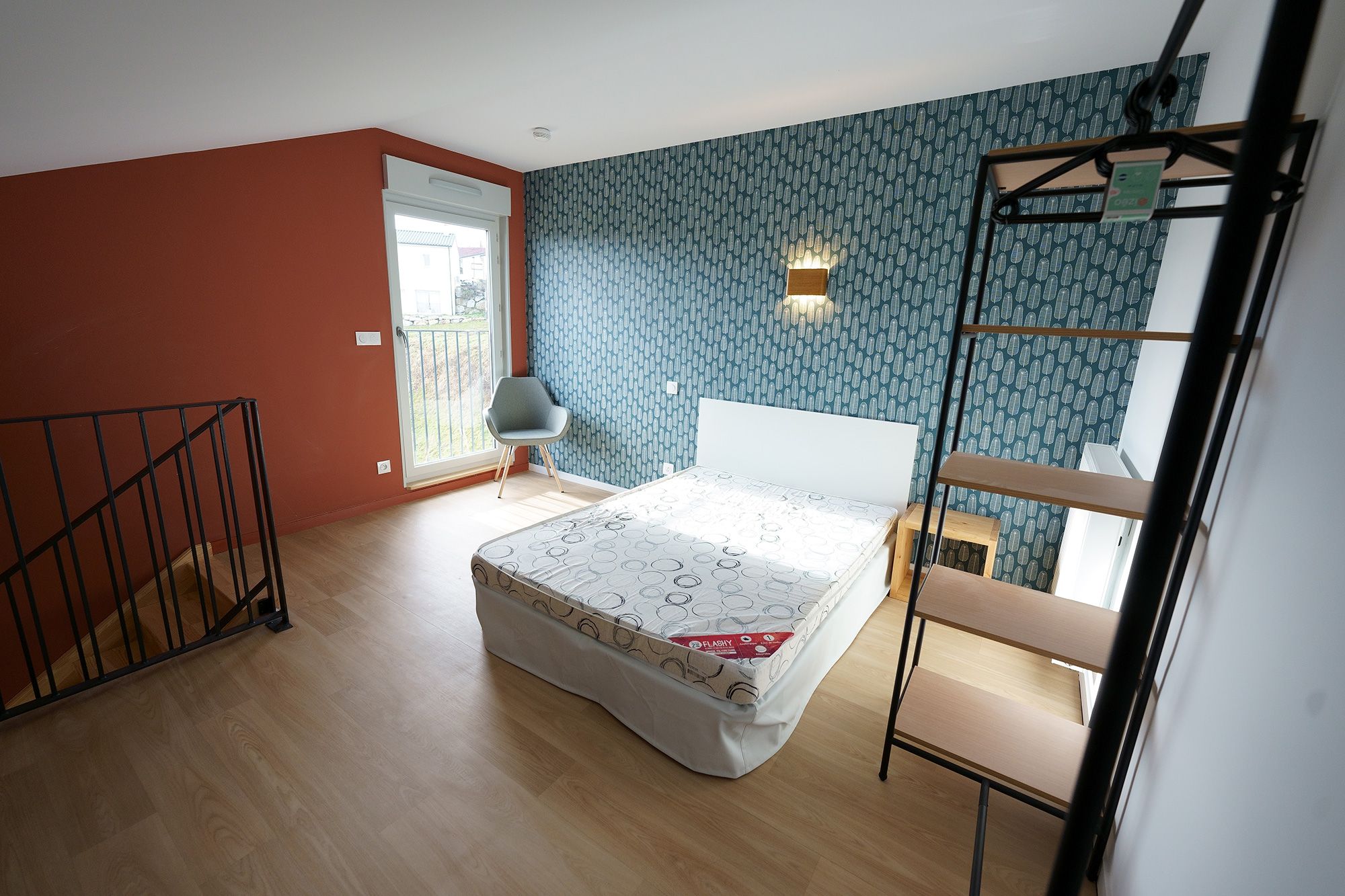 Chambre à l'étage du duplex de la résidence Darwin