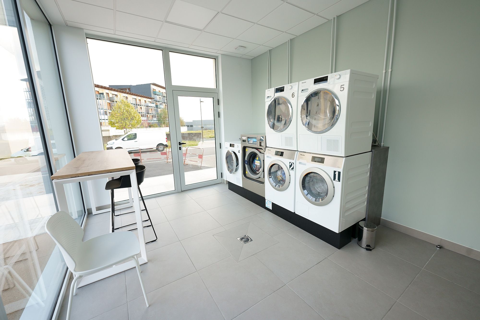 Pour ses jeunes actifs, la résidence Darwin gérée par Polygone met une laverie automatique à disposition des résidents 